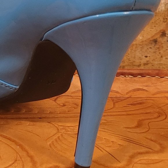Beautiful Guess Electric Blue Patent Leather Stilettos Pointed Toe Size: 7M - Picture 8 of 9